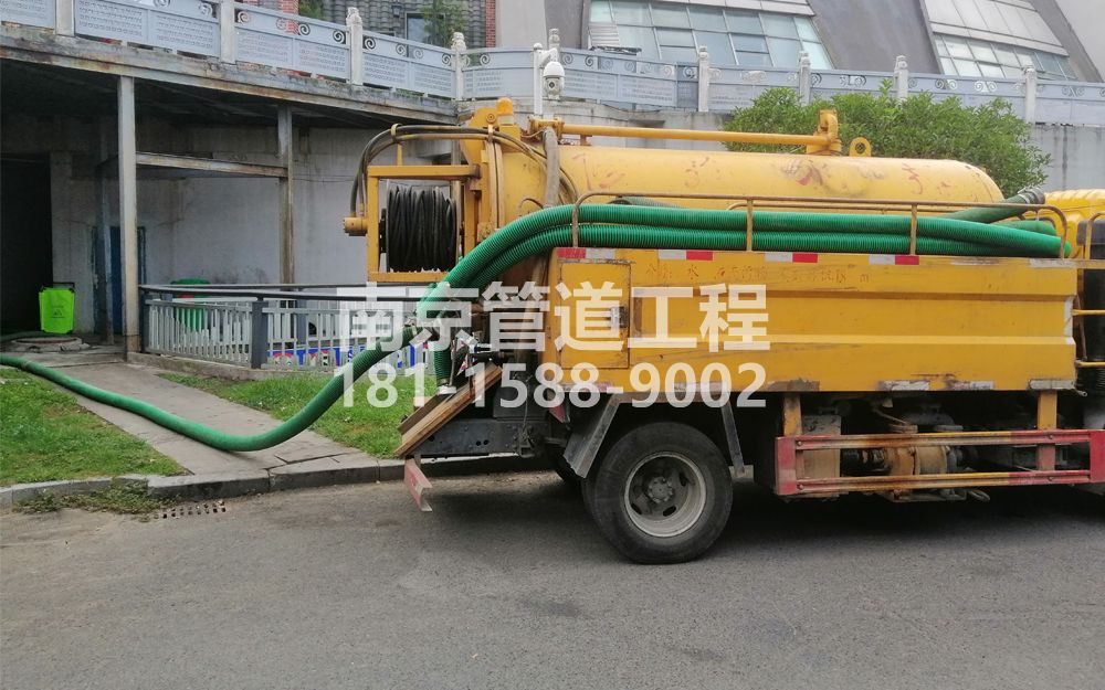 277傅厚岗商场隔油池吸污