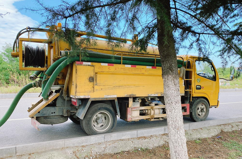 283傅厚岗清洗抽粪车